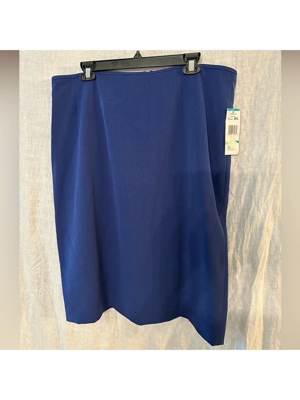 Le Suit - Navy Fully Lined Skirt Size 16. New with tags - By Kasper Group